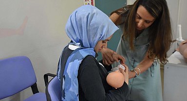 Dünya Emzirme Haftası'nda anne adaylarına uygulamalı eğitim