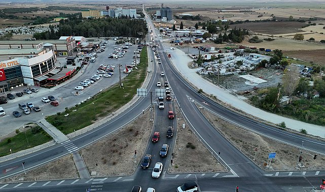 Edirne'de tatilciler sahillerden dönüşte uzun araç kuyrukları oluşturdu