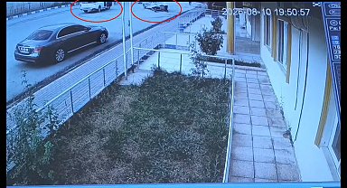 El freni çekilmeyen otomobili belediye çalışanları durdurdu