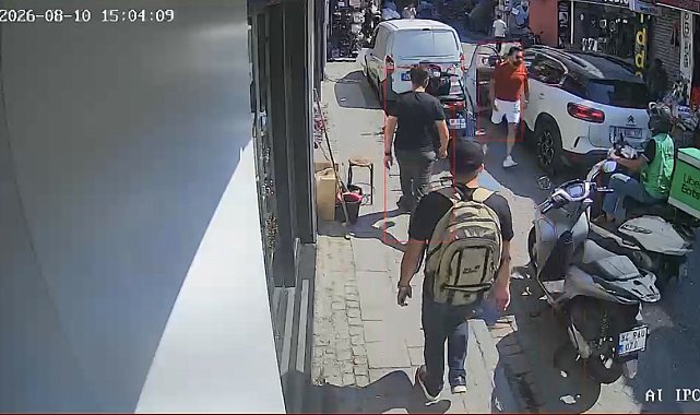 Eminönü'nde araçtan inen sürücü motokuryeye yumruk atarak saldırdı; 180 bin lira ceza kesildi