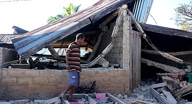 Endonezya'daki 7.7 büyüklüğündeki depremde can kaybı 51'e yükseldi