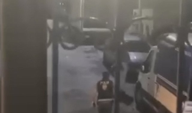 Esenler'de hakkında kayıp ihbarı olan kız, polisi görünce boğazına bıçak dayadı