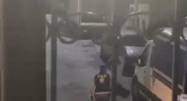 Esenler'de hakkında kayıp ihbarı olan kız, polisi görünce boğazına bıçak dayadı