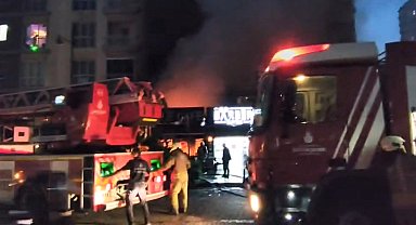 Esenyurt'ta kafe alev alev yandı