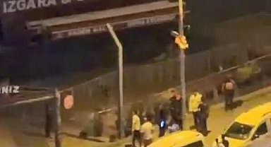 Esenyurt'ta yerde yatan kişiyi dakikalarca tekme tokat darbettiler