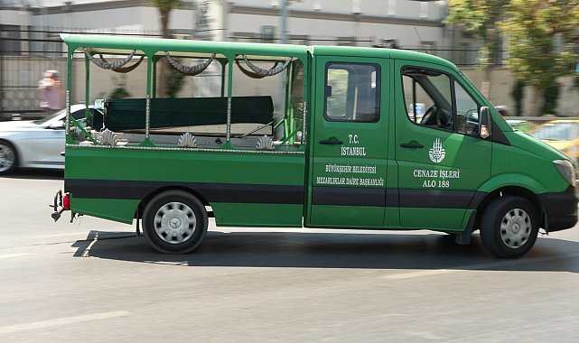 Eski Bakan Arif Ahmet Denizolgun'un mezarından çıkarılan örnekler yeniden kabrine konuldu