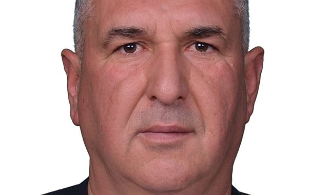 Eski muhtar, komşusu tarafından öldürüldü