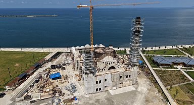 Eski TBMM Başkanı Kahraman, yapımı süren Recep Tayyip Erdoğan Camii'nde incelemede bulundu