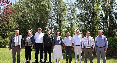 Eskişehir Büyükşehir Belediye Başkanı Ünlüce, Yeni Parti'ye geçti