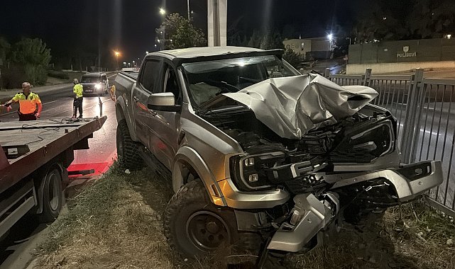 Eskişehir'de alkollü sürücü aydınlatma direğine çarptı; 1 yaralı