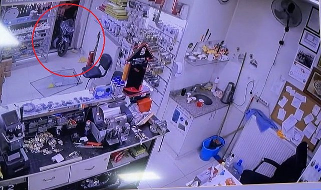 Eskişehir'de kazasının ardından çıkan bıçaklı kavga kameraya yansıdı: 2 yaralı