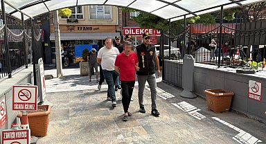 Evinde misafir ettiği arkadaşını bıçaklayarak öldüren şüpheli ve 3 arkadaşı adliyede