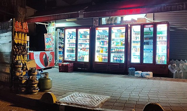 Fatih'te midyeciyle tartışan şüpheli, kavgayı ayırmaya çalışan midyecinin kız kardeşini bıçakladı