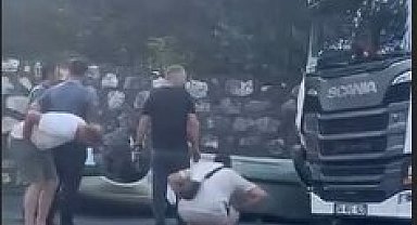 Fındık yüklü TIR'ın çarptığı otomobilin sürücüsü öldü