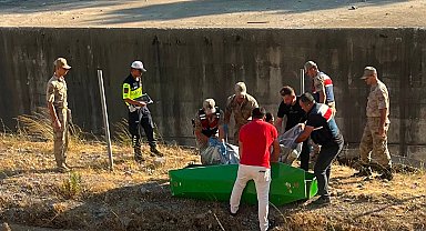 Gaziantep'te hafif ticari araç, şarampole devrildi: 2 ölü