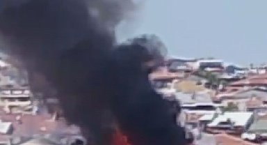 Gaziosmanpaşa'da 4 katlı binadan yükselen alevler yandaki apartmana sıçradı -2 Fotoğraf eklendi