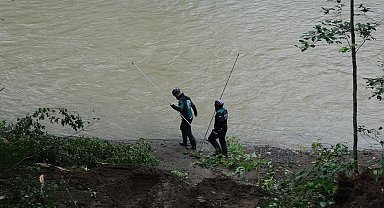 Giresun'da selde kayıp dayı ve yeğeni arama çalışmaları 2'nci gününde
