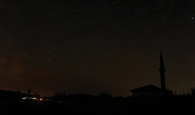 Göl kenarındaki etkinlikle Perseid meteor yağmurunu izlediler