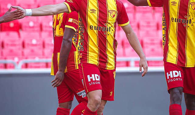 Göztepe'de alkışlar defansa