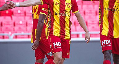 Göztepe'de alkışlar defansa