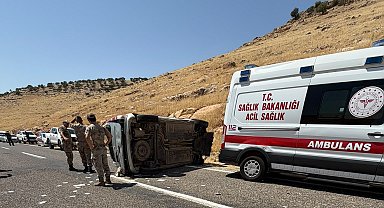 Hafif ticari araç takla attı; 2 çocuktan biri öldü diğeri yaralandı