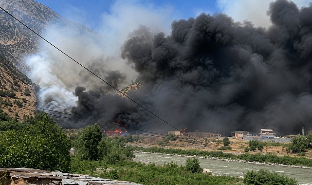Hakkari'de hurdalık alanda yangın çıktı