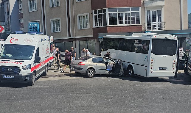 Halk otobüsü ile otomobil çarpıştı: 7 yaralı