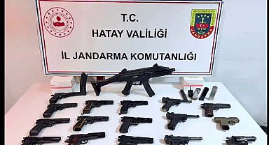 Hatay'da TIR ve dorsesinde 1'i makineli 17 tabanca ele geçirildi