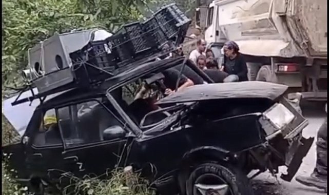 Hatay'da yayla yolunda hafriyat kamyonuyla otomobil çarpıştı; 9 yaralı
