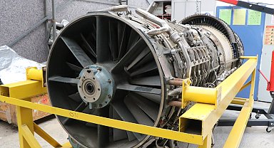 Havacılık lisesi öğrencilerine, gerçek F-4 savaş uçağı motoruyla eğitim