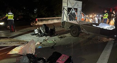 İkaz römorkuna çarpan motosikletin sürücüsü öldü