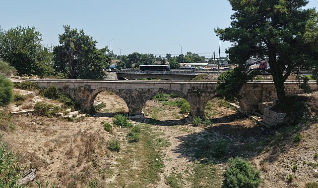 İki medeniyetin izini taşıyan 800 yıllık köprü