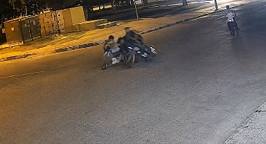 İki motosikletin çarptığı kaza kamerada; biri alev aldı, 3 yaralı