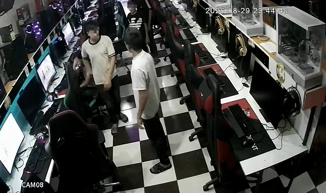 İnternet kafede çocukların bıçaklı kavgası kamerada: 1 yaralı