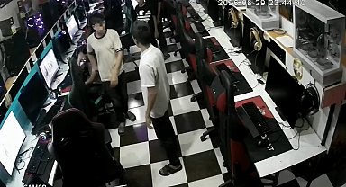 İnternet kafede çocukların bıçaklı kavgası kamerada: 1 yaralı