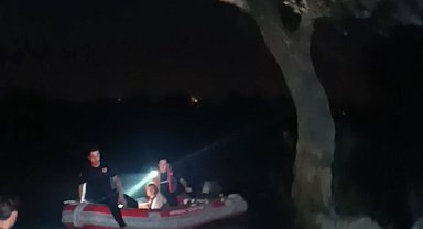 Irmaktaki adacıkta mahsur kaldı, kendisini kurtaran ekiplerden özür diledi