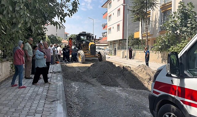 İş makinesinin altında kalan işçi öldü