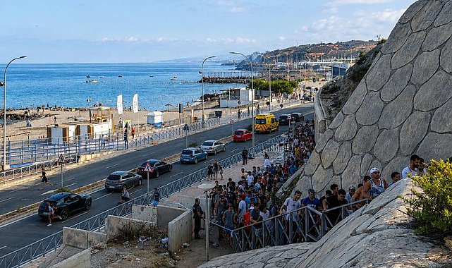 İspanya, göçmenlere karşı deniz bariyeri kurdu