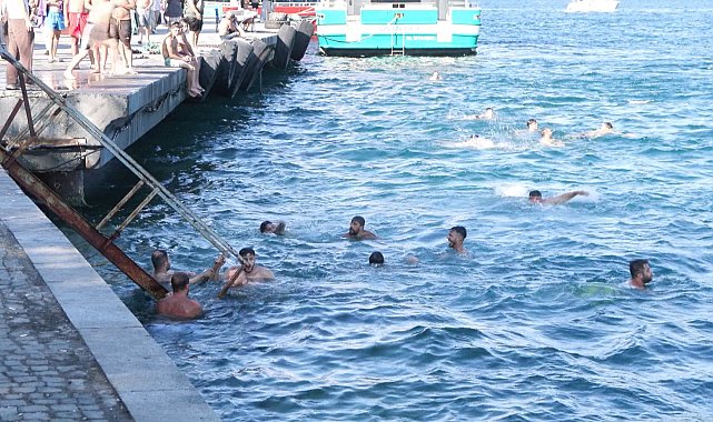 İstanbul'da sıcaktan bunalanlar Bebek Sahili'nde serinledi