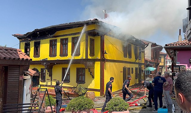 Kafedeki yangında 9 kişi dumandan etkilendi