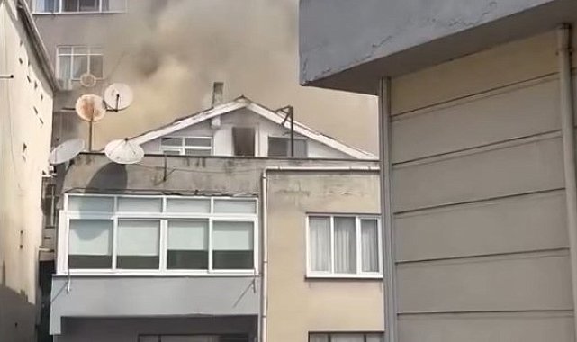 Kağıthane'de 4 katlı binanın çatısı alev alev yandı Geniş haber