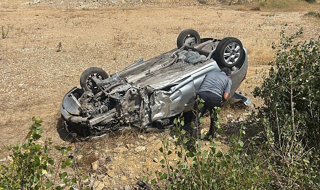 Karşı yöne geçen otomobil, kamyona çarpıştı: 4 yaralı