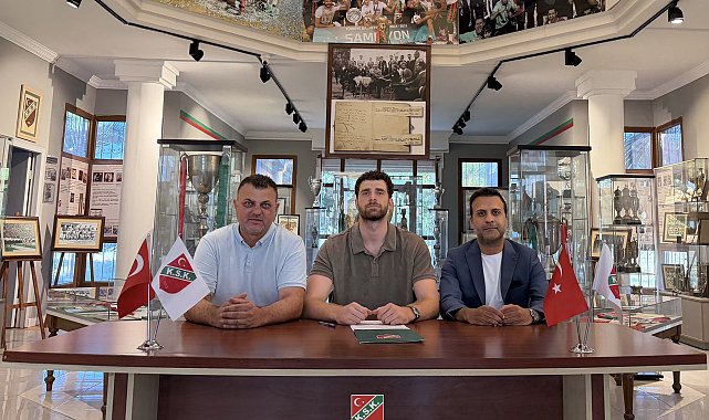 Karşıyaka'da Hakan imzayı attı, ilk yabancı yolda