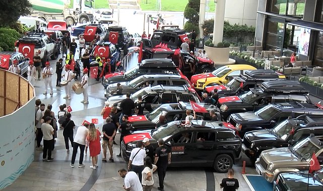 Kartal'da 30 Ağustos Zafer Bayramı araç konvoyuyla kutlandı