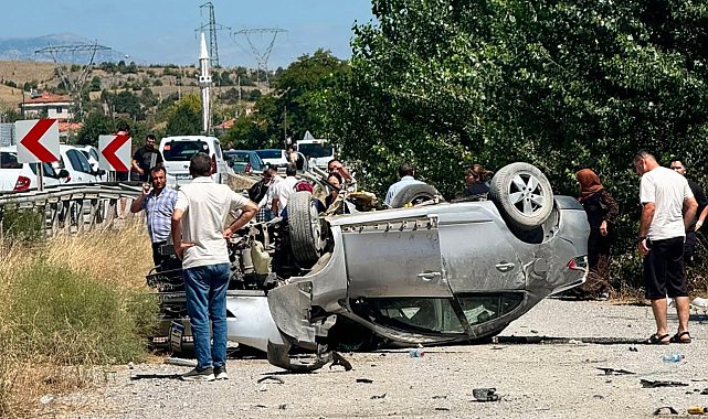 Kastamonu'da bariyerlere çarpan otomobil takla attı: 6 yaralı