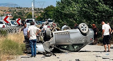 Kastamonu'da bariyerlere çarpan otomobil takla attı: 6 yaralı