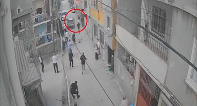 Kavgada otomobilini kalabalığın üzerine sürdü: 1'i ağır 4 yaralı
