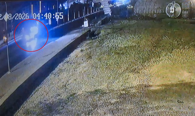 Kavşakta iki otomobil çarpıştı: 2 ölü, 3 yaralı