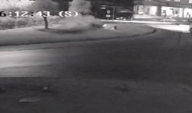 Kavşakta motosiklet sürücüsünün yaralandığı kaza kamerada