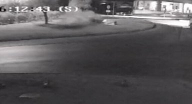 Kavşakta motosiklet sürücüsünün yaralandığı kaza kamerada